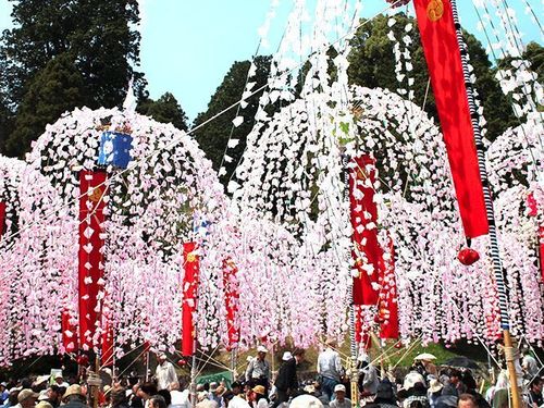 春祭りの様子（ホイノボリ）