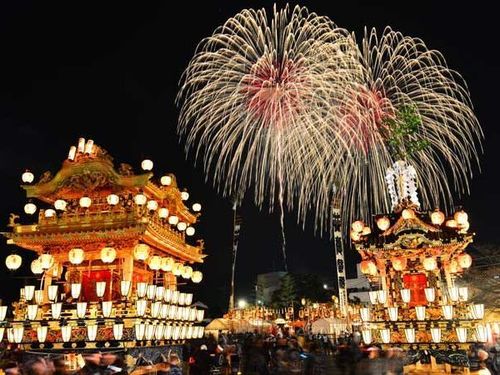 毎年多くの人が訪れる秩父市の夜祭