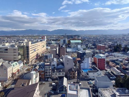 近江鉄道八日市駅付近より鈴鹿の山々を望む