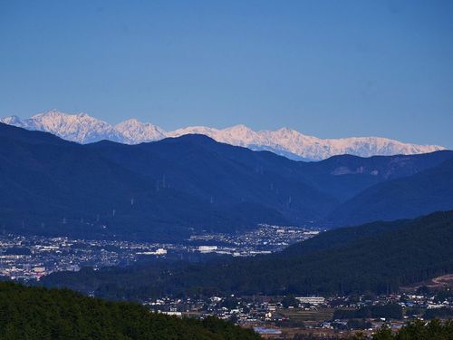 晴れていれば遠く北アルプスを望むことができます