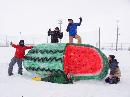 特産品である「入善ジャンボ西瓜」を雪像で作成！