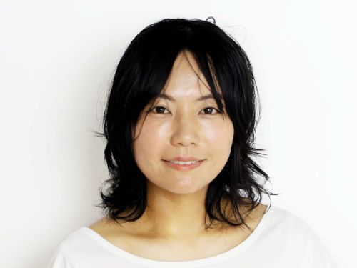 東京都出身。能美市の古民家に住みながら九谷焼作家として 作陶と子育てを楽しむ。