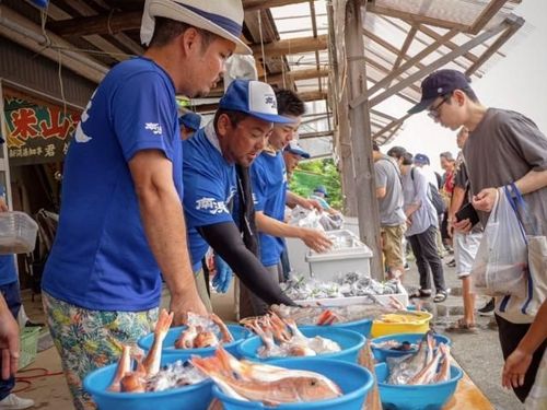 活動地は佐渡島の玄関口、両津地区にある新潟県佐渡地域振興局農林水産振興部水産庁舎