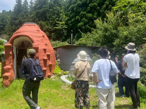 あいちの山里を視察した際の様子。 他の実践者事業を知ることも学びの１つです。