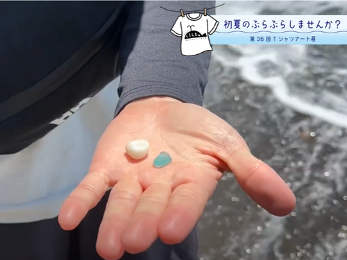 シーグラスやサンゴや漂流物を拾いながら