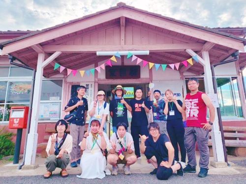 ヒガシダテ待合室には、地域の人がふらっと集まり、新しいつながりが生まれました