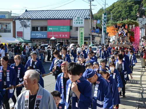 葛巻が熱く盛り上がる秋祭り。