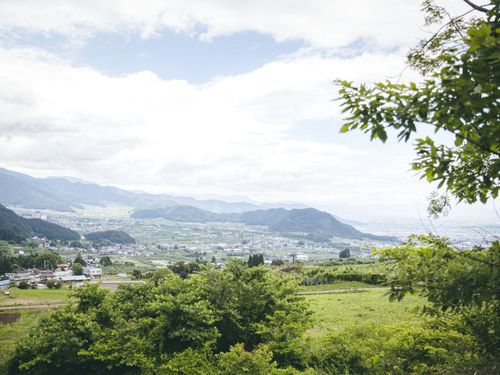 自然豊かなまちでありながら、長野市や中野市などの市街地へのアクセスも良好。