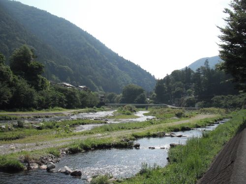 山と川に囲まれた自然ゆたかな村