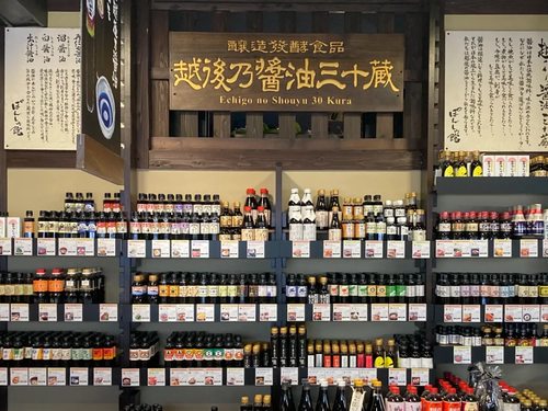 「楽しい食卓を購入してもらう」をモットーに。醤油一つにも楽しむヒントをつけて販売