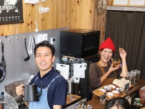 地域おこし協力隊OBの田川さん（左）