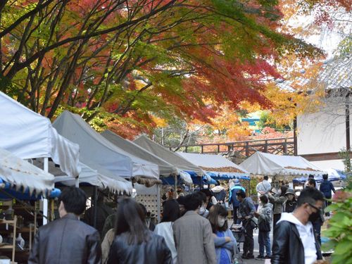 11月には陶器市が開催されます！