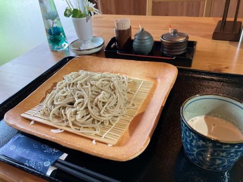 伊吹在来そばの手打ちそばが味わえます