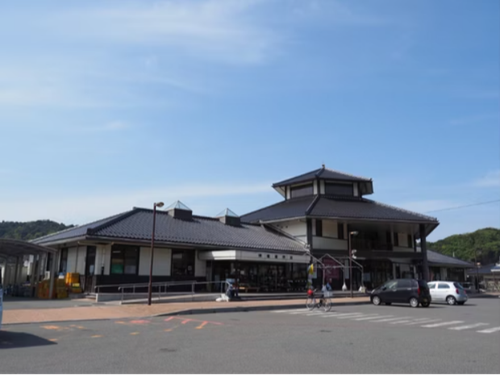 住宅のすぐ近くにある道の駅たまがわ。新鮮な魚等が驚きの価格で買えちゃいます！