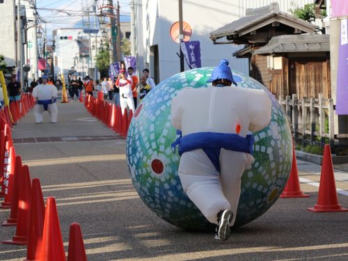 白熱の「全日本中山道びん手まりころがし！」