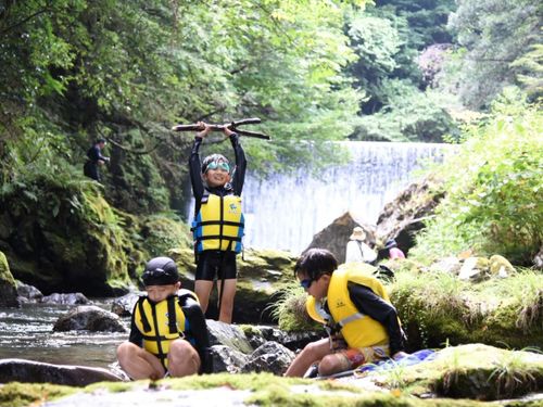 ヤマナビキャンプで一番人気の川遊び！