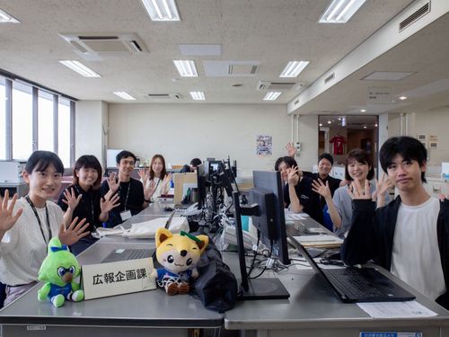 広報企画課のみんなが仲間です。着任、お待ちしています！