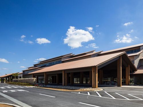 石垣市市役所（隈研吾建築）
