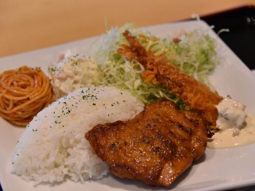 人気のパパスプレート！住民もよく食べにくる地元でも人気なレストランです