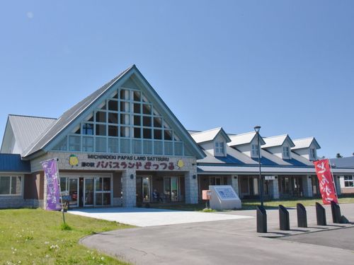 【パパス外観】夏はキャンピングカーやバイカーでも賑わっています♪