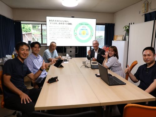 塚原町長とLocal Impact Design飯南株式会社のメンバー