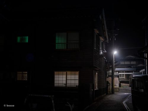 迷路のような細い小路