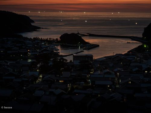 遠くで光る漁火たち