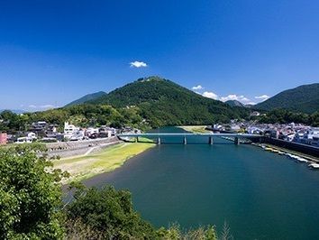 愛媛は海・山・川など自然豊かな環境※写真は大洲市（えひめ移住ネットより）