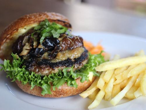 地元の食材を使ったハンバーガーなど人気の7店舗が集結！