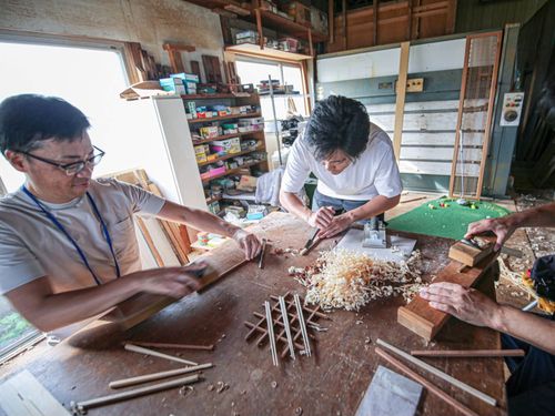 うだつの町並みを守ってきた建具職人さんによる木工製作体験！職人さんの技が光ります