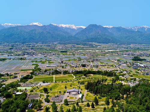 北アルプスの大パノラマが広がる池田町