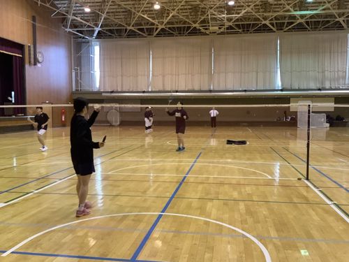 ラリーを楽しみながら、体を動かす喜びを共有します。