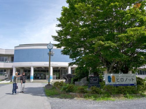 閉校した中学校を活用した施設「ヒロノット」