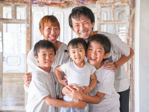 西浦さん一家。子どもの「やりたい」を全力で応援できるのも今の職場環境だからこそ