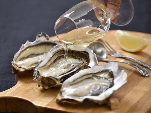 カキ×厚岸ウイスキー。厚岸町ならではの味わい方です。