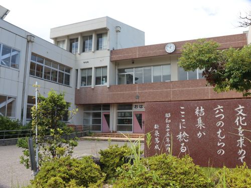 まちづくり公社事務所（旧樋川小学校）