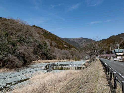 新松田駅から車で20分。寄の集落