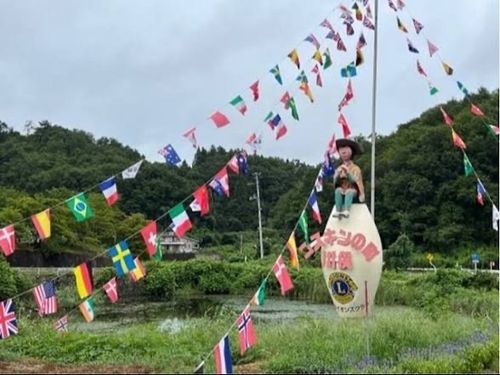 町の至る所にコスキン坊やがいます！