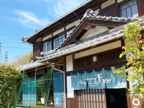 古民家を改装した移住者が経営するカフェで座談会、麹づくりWS