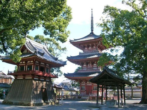 ▲斑鳩寺三重塔（太子町）