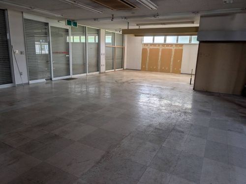 長くシャッターが閉ざされた空き店舗