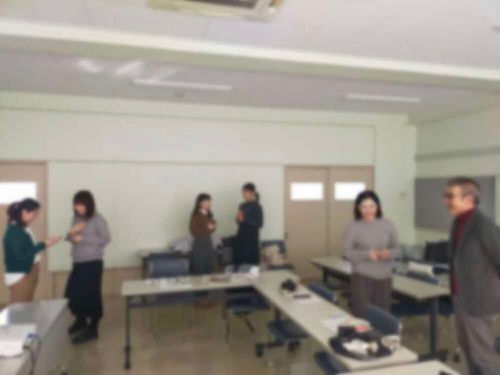 参加者が自己紹介をしながら、講師の北山さんのお話について意見交換