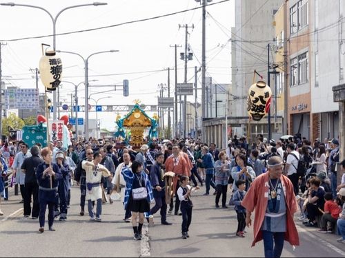 酒田中心地の景色（酒田祭り）