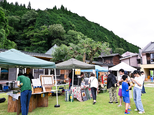 期間中にはお祭りも。地域の方々と交流できます
