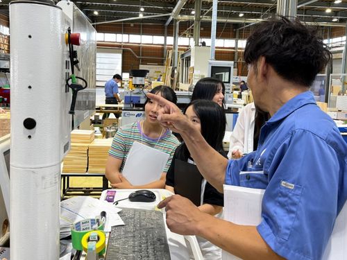 ナウエ㈱　OEM家具工場の見学