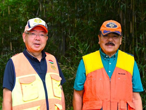 隊員への全面的な支援を約束する永尾さん（右）と遠山さん（左）