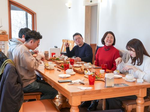 美瑛の食材を使った食事をしながら交流します。