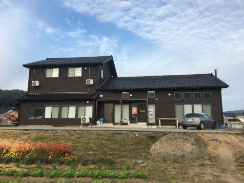 拠点となるゲストハウスの全景