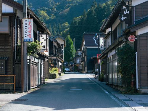 重要伝統的建造物群が立ち並ぶ町並み。常に水路の音が聞こえる素敵な町。