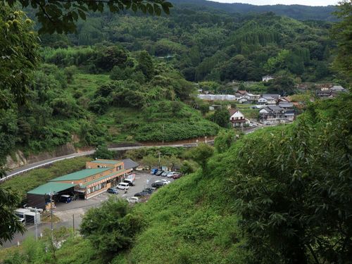 静かな山あいの集落です